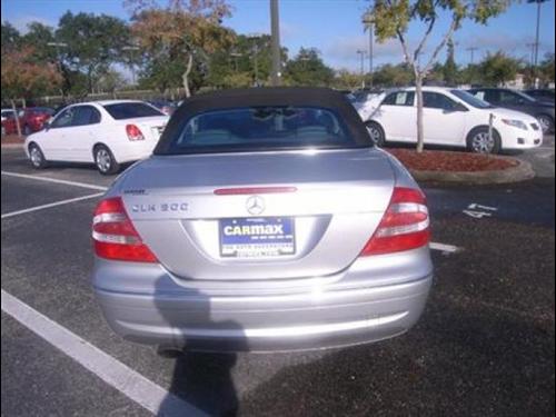 Mercedes-Benz CLK Class 2004 photo 3