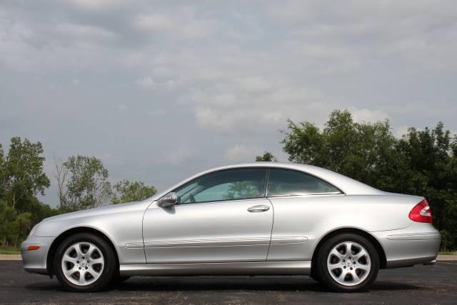 Mercedes-Benz CLK Class 2004 photo 3