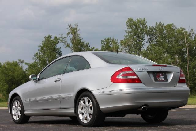 Mercedes-Benz CLK Class 2004 photo 4