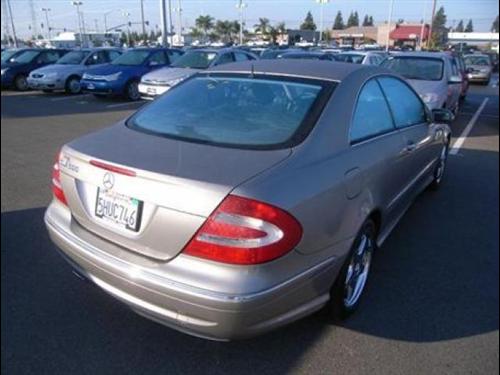 Mercedes-Benz CLK Class 2004 photo 1