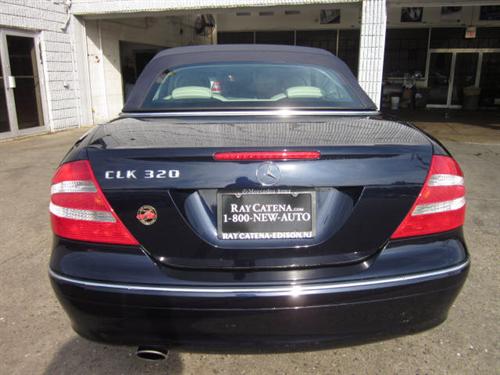 Mercedes-Benz CLK Class 2004 photo 4