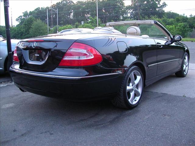 Mercedes-Benz CLK Class 2005 photo 1