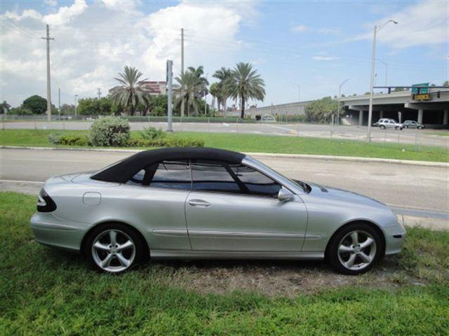 Mercedes-Benz CLK Class 2005 photo 3