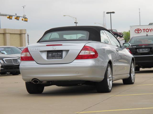 Mercedes-Benz CLK Class 2006 photo 2