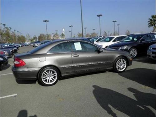 Mercedes-Benz CLK Class 2008 photo 2