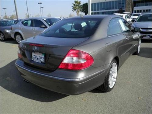 Mercedes-Benz CLK Class 2008 photo 3