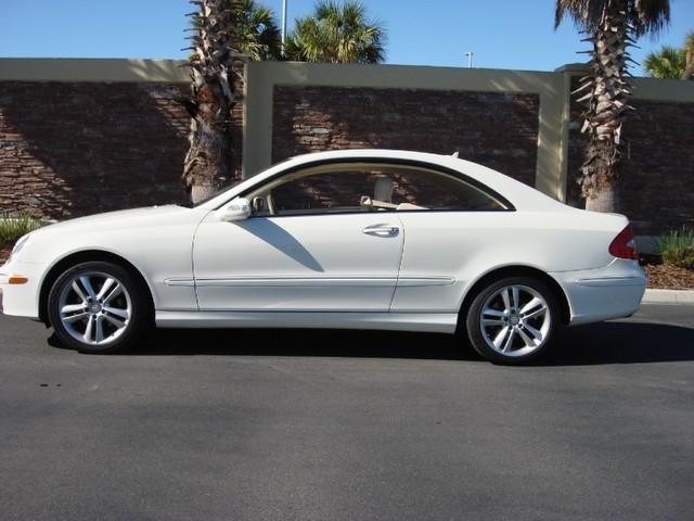 Mercedes-Benz CLK Class 2008 photo 1