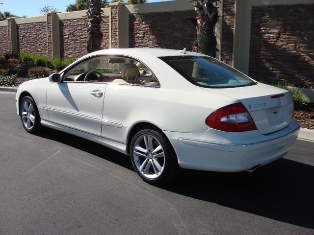 Mercedes-Benz CLK Class 2008 photo 2