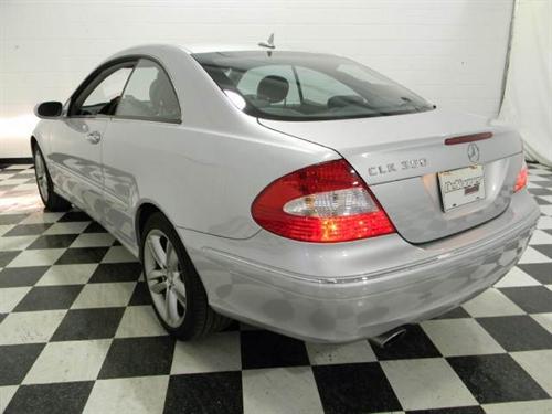 Mercedes-Benz CLK Class 2008 photo 4