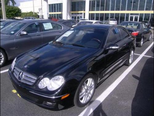 Mercedes-Benz CLK Class 2008 photo 2