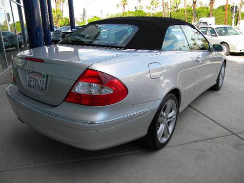 Mercedes-Benz CLK Class 2008 photo 1