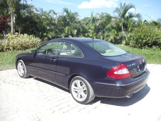 Mercedes-Benz CLK Class 2008 photo 4