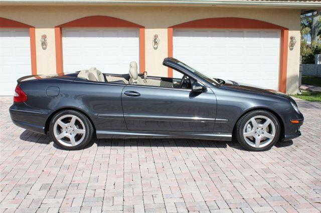 Mercedes-Benz CLK Class 2009 photo 5