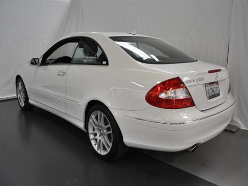 Mercedes-Benz CLK Class 2009 photo 3