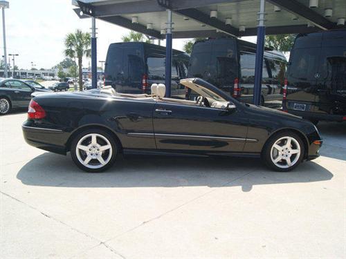 Mercedes-Benz CLK Class 2009 photo 3