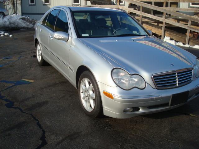 Mercedes-Benz C Class 2003 photo 2