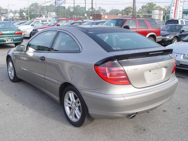 Mercedes-Benz C Class 2003 photo 3