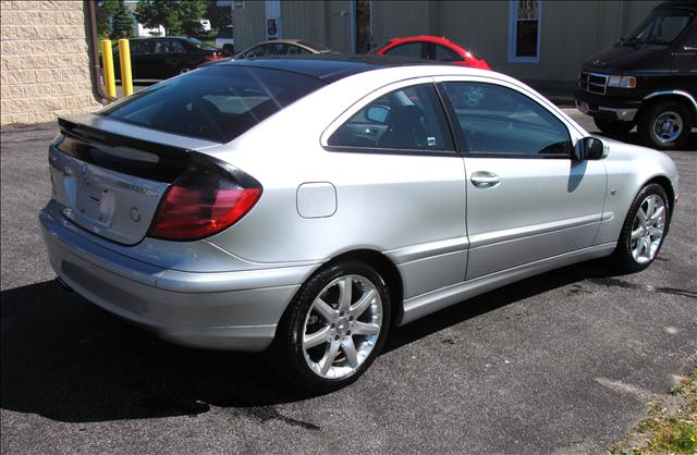 Mercedes-Benz C Class 2003 photo 2