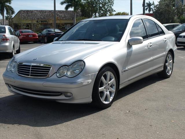 Mercedes-Benz C Class 2003 photo 2