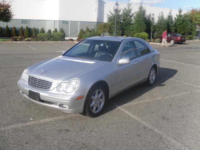 Mercedes-Benz C Class 2003 photo 2