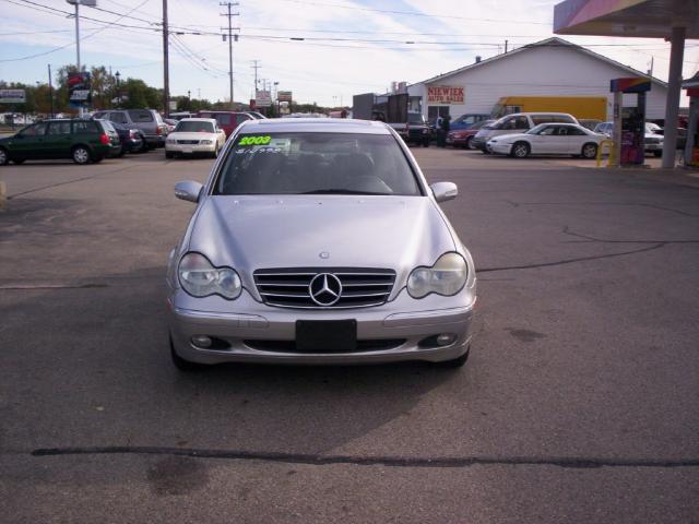 Mercedes-Benz C Class 2003 photo 2