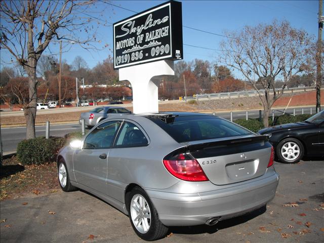 Mercedes-Benz C Class 2003 photo 2