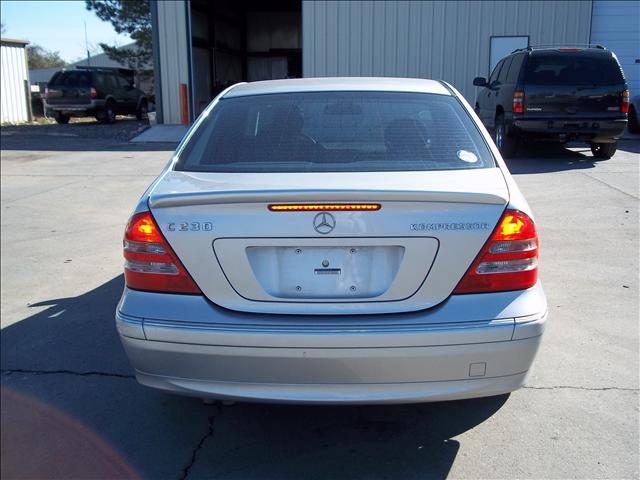 Mercedes-Benz C Class 2003 photo 2