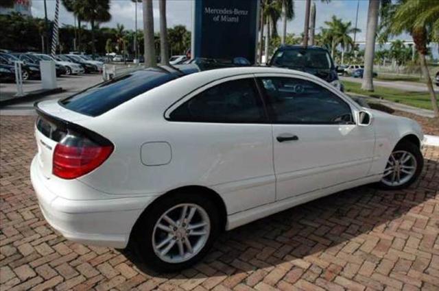 Mercedes-Benz C Class 2003 photo 2