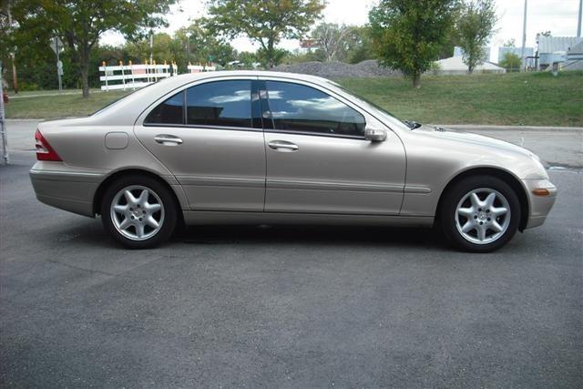 Mercedes-Benz C Class 2003 photo 2