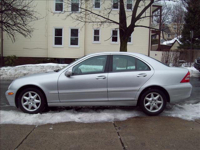 Mercedes-Benz C Class 2003 photo 2