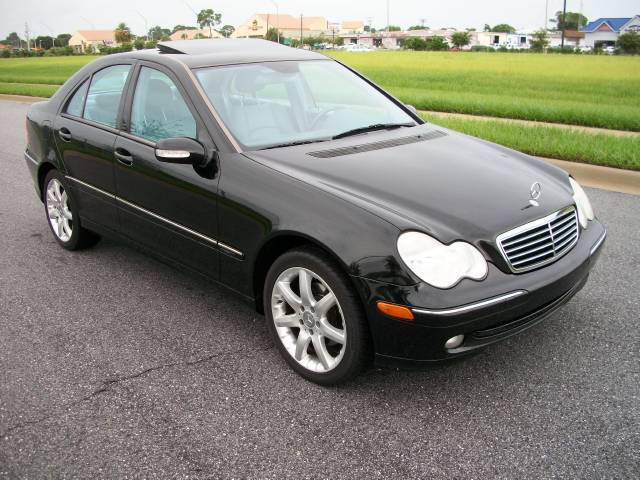 Mercedes-Benz C Class 2003 photo 2