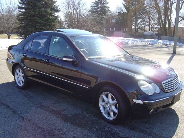 Mercedes-Benz C Class 2003 photo 2