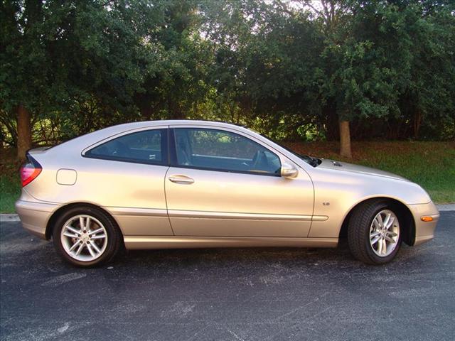 Mercedes-Benz C Class 2003 photo 2