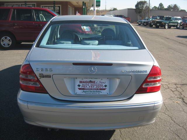 Mercedes-Benz C Class 2003 photo 2