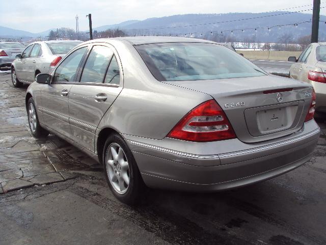 Mercedes-Benz C Class 2003 photo 2