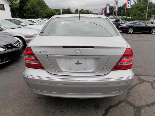 Mercedes-Benz C Class 2003 photo 2