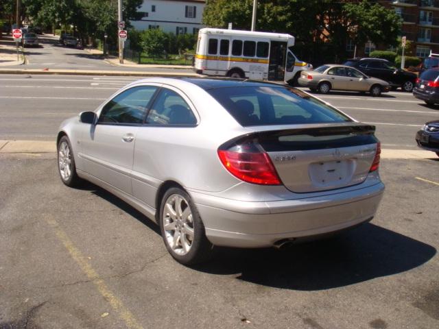 Mercedes-Benz C Class 2004 photo 2