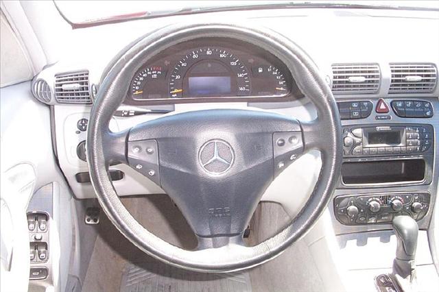 Mercedes-Benz C Class 2004 photo 4