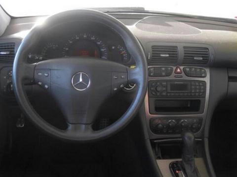 Mercedes-Benz C Class 2004 photo 2