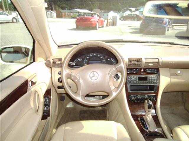 Mercedes-Benz C Class 2004 photo 4