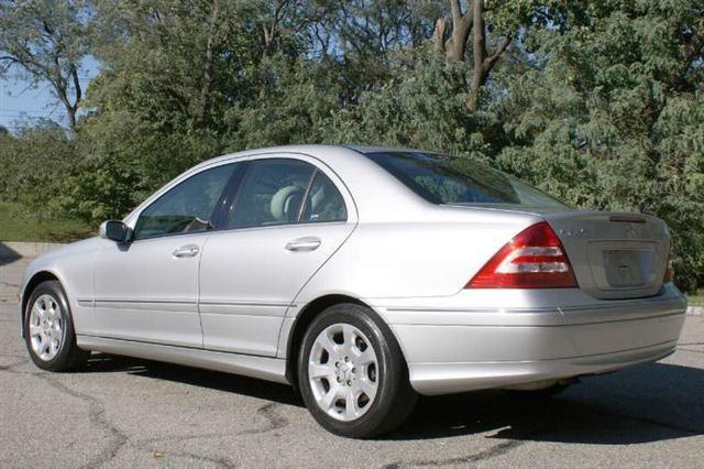 Mercedes-Benz C Class 2005 photo 2