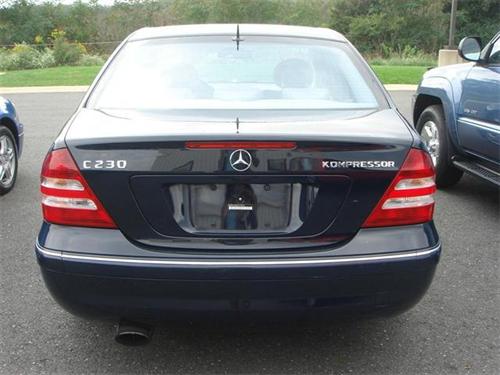 Mercedes-Benz C Class 2005 photo 2