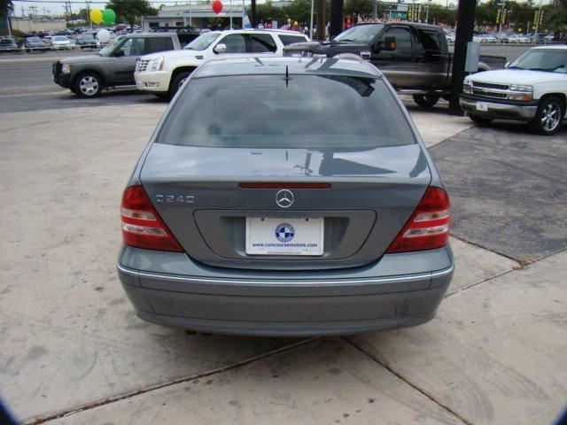 Mercedes-Benz C Class 2005 photo 3