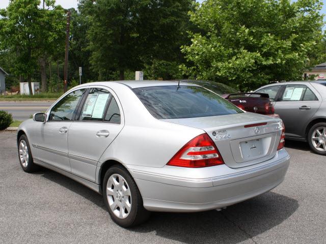 Mercedes-Benz C Class 2005 photo 2