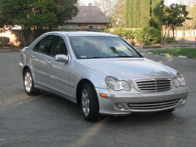 Mercedes-Benz C Class 2005 photo 2