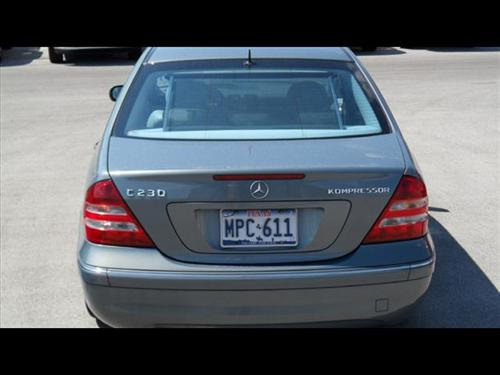 Mercedes-Benz C Class 2005 photo 2