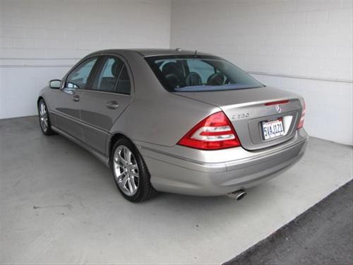 Mercedes-Benz C Class 2006 photo 3