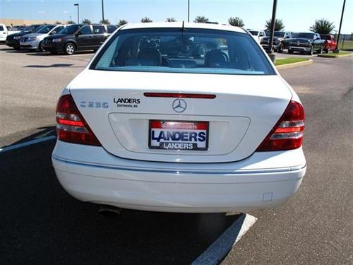 Mercedes-Benz C Class 2006 photo 2