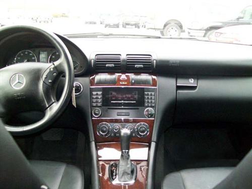 Mercedes-Benz C Class 2006 photo 2