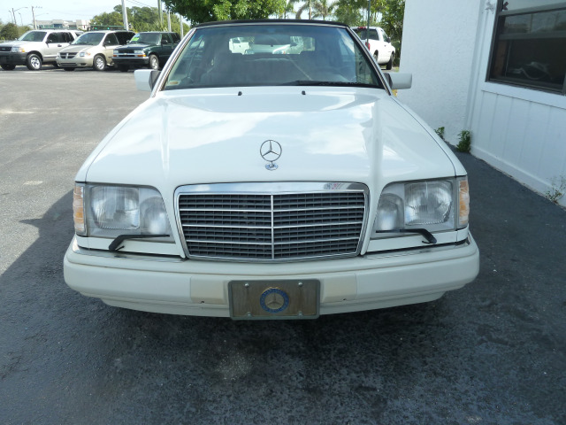 Mercedes-Benz E-Class 1994 photo 3